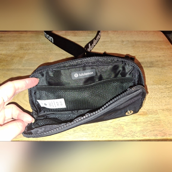 Lululemon Everywhere Belt Bag Black Wordmark - Picture 8 of 8